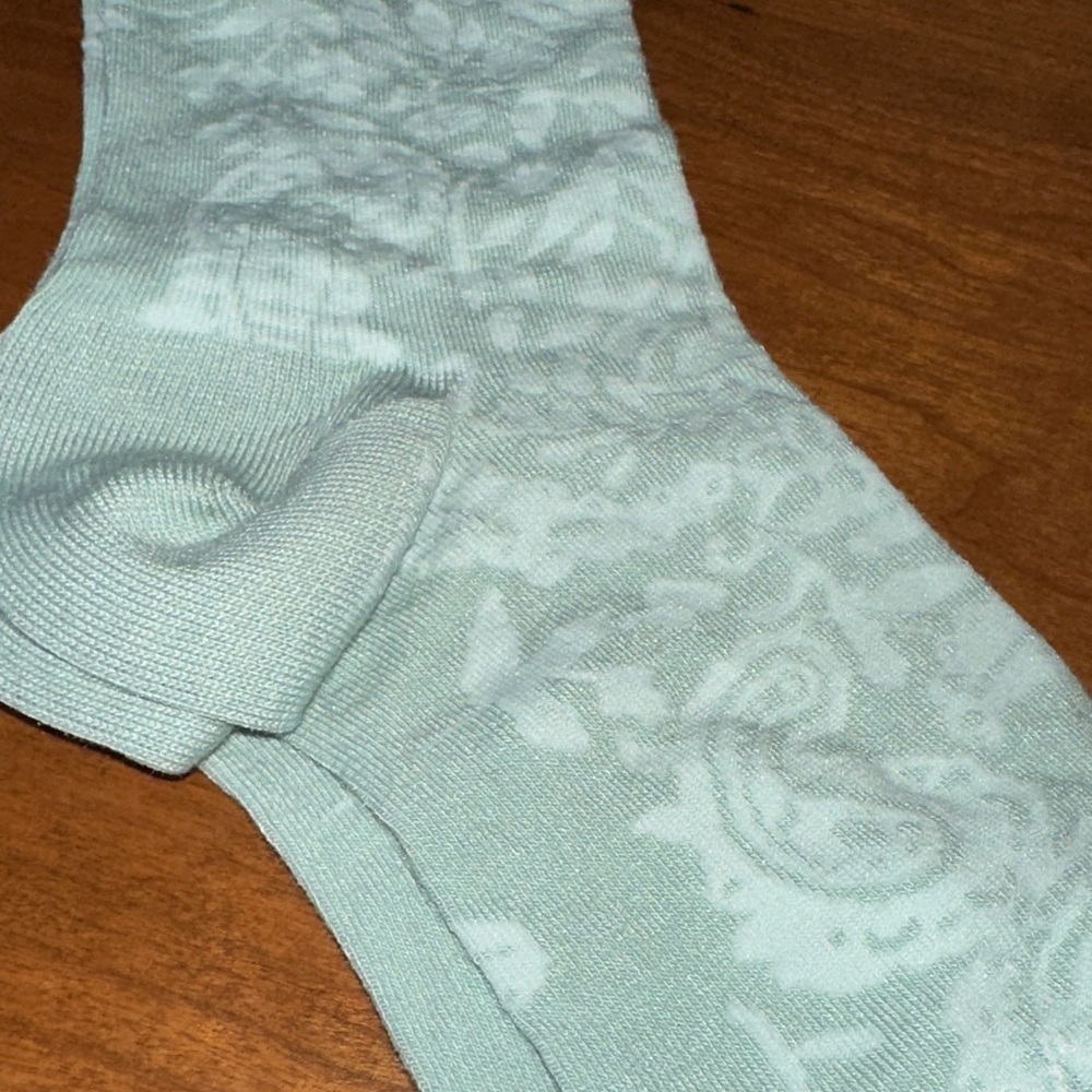Vera Bradley womens paisley mint color Floral Crew Socks NWT - Picture 5 of 6